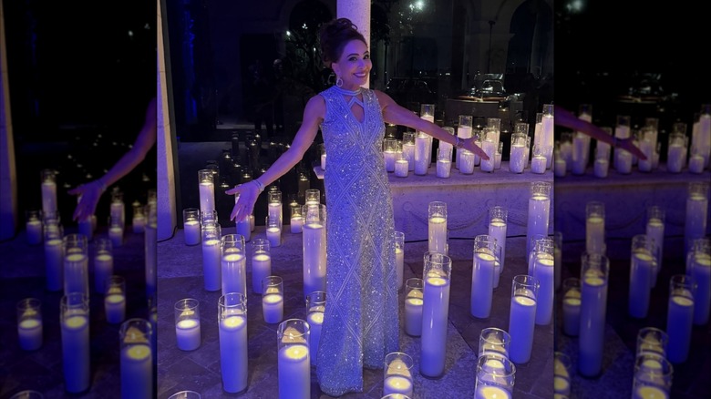 Jeanine Pirro con un vestido de pedrería