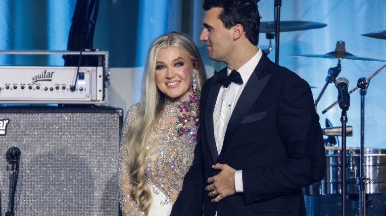 Erika y Charlie Kirk en su fiesta de inauguración