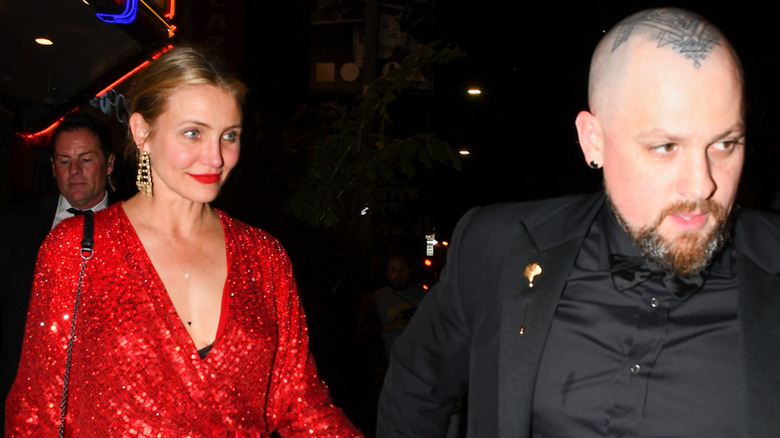 Cameron Diaz y Benji Madden caminando por las calles de Los Ángeles el 14 de abril de 2018