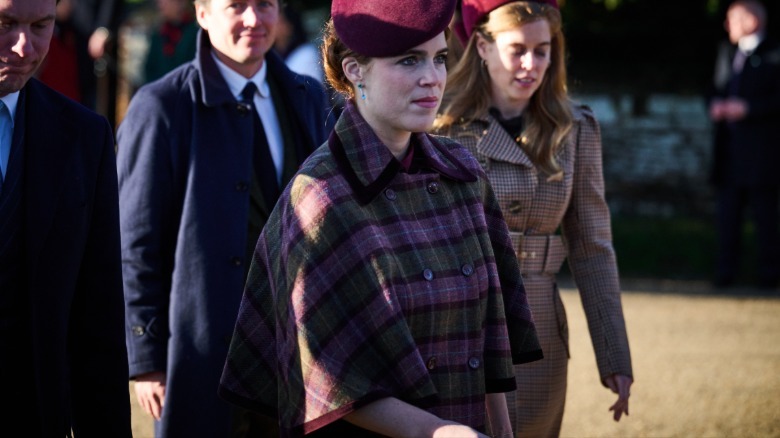 La princesa Eugenia luce un traje a cuadros sin guantes el día de Navidad de 2025