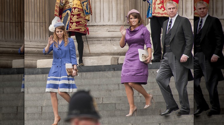 La princesa Eugenia saluda a una multitud en el jubileo de diamante de la reina