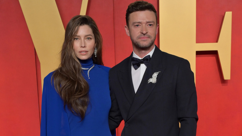 Jessica Biel y Justin Timberlake son fotografiados uno al lado del otro en una alfombra roja