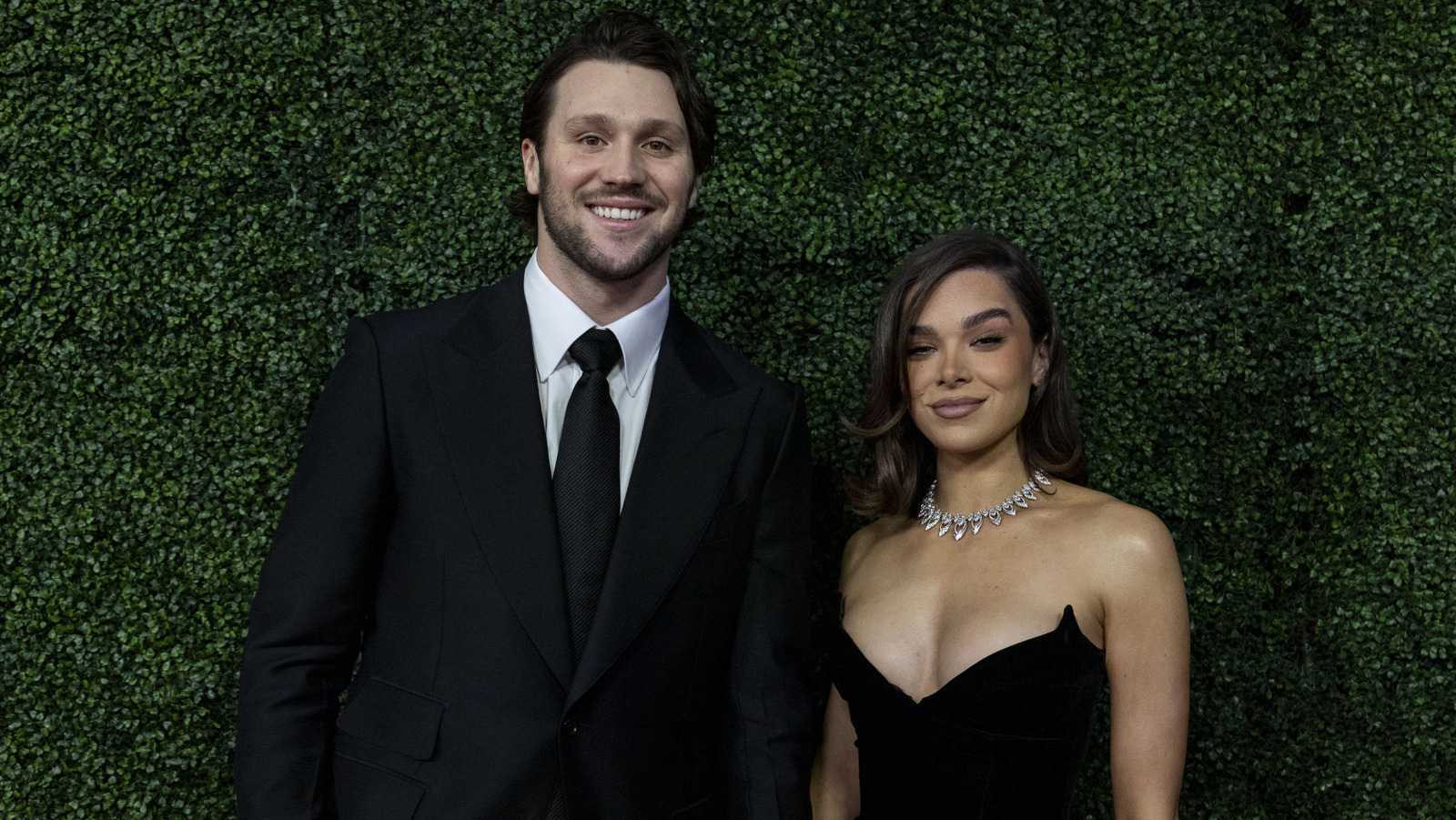 Banderas rojas en el matrimonio de Hailee Steinfeld y Josh Allen que en realidad pueden ser verdes