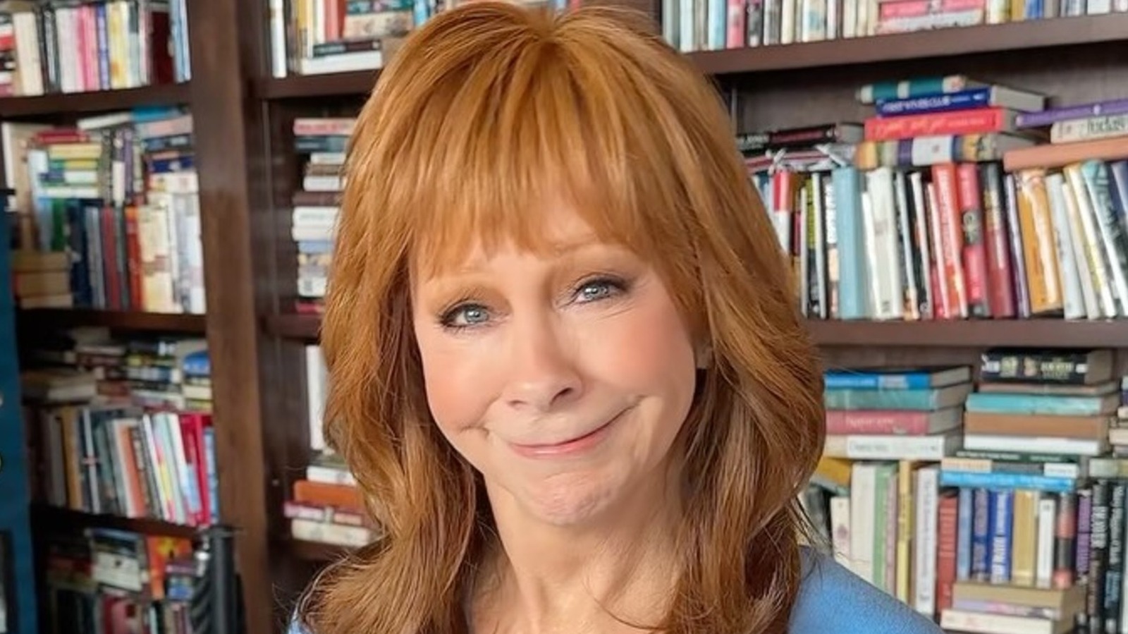 Los peores errores de cabello y maquillaje de Reba McEntire en 2025 siempre la perseguirán