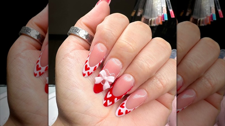 Arte de uñas con un lazo 3D.