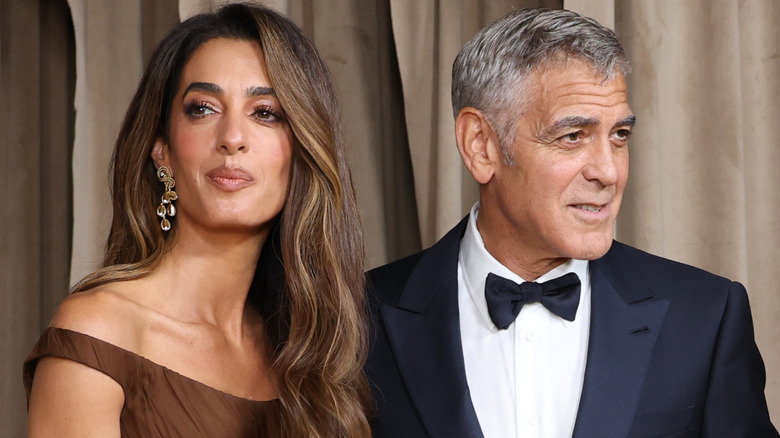 George Clooney y Amal Clooney asisten a The Albies de la Fundación Clooney para la Justicia en el Museo de Historia Natural el 3 de octubre de 2025 en Londres, Inglaterra (2025)