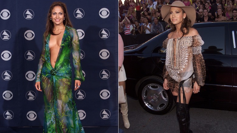 Jennifer Lopez posando con su icónico vestido Versace y un mini transparente de leopardo