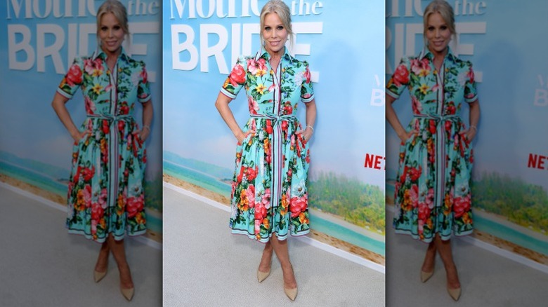 Cheryl Hines llega a la proyección de una película