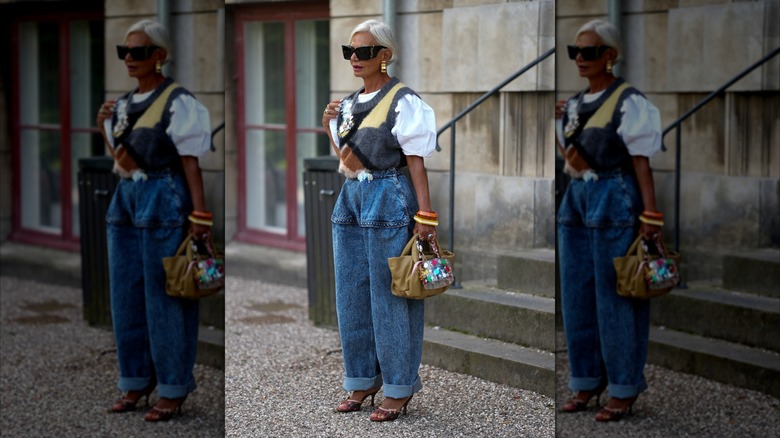 La influencer de moda Grace Gengham viste jeans con peplum