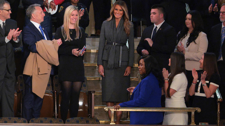La Primera Dama Melania Trump llega al discurso del presidente estadounidense Donald Trump en una sesión conjunta del Congreso en el Capitolio de los Estados Unidos el 4 de marzo de 2025 en Washington, DC (2025)