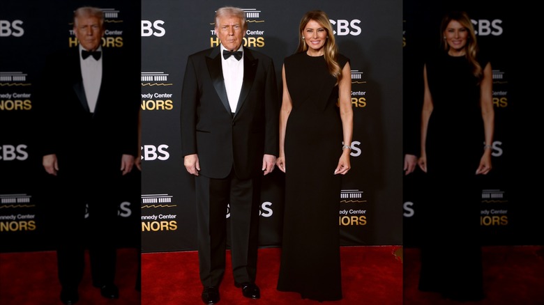 (LR) El presidente estadounidense Donald Trump y la primera dama Melania Trump asisten a la 48ª ceremonia de honores del Centro Kennedy en el Centro Kennedy el 7 de diciembre de 2025 en Washington, DC (2025)