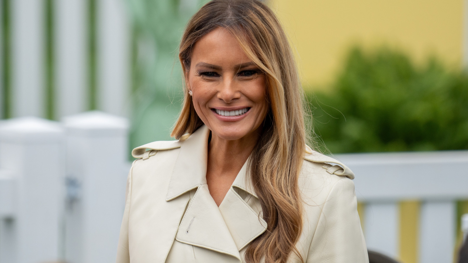 Los looks con menos esfuerzo de Melania Trump en el segundo mandato de Donald que demuestran que ya lo superó
