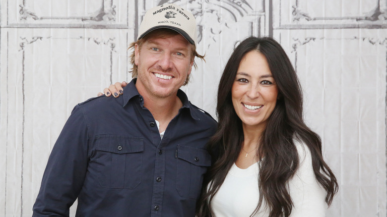Chip y Joanna Gaines sonriendo