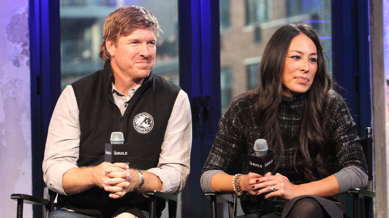 Chip y Joanna Gaines dando una entrevista