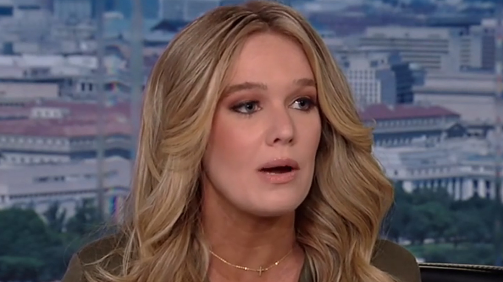 Tricia McLaughlin, empleada de Trump, ha cometido algunos errores de maquillaje atroces