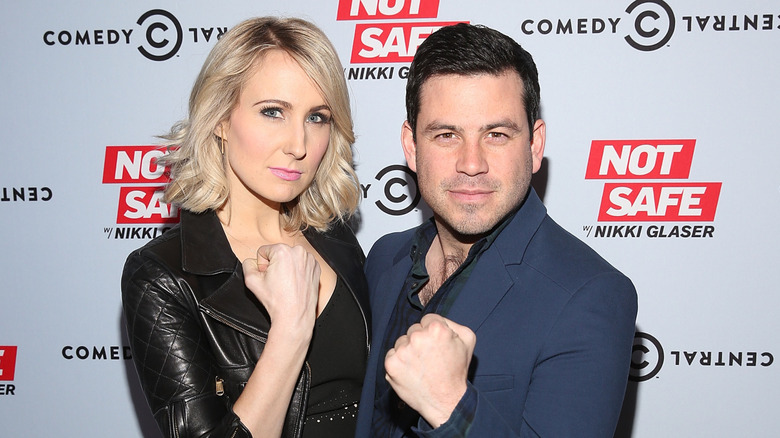 Nikki Glaser y Chris Convy en 2016