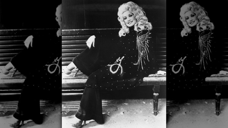 Dolly Parton posa para fotos promocionales