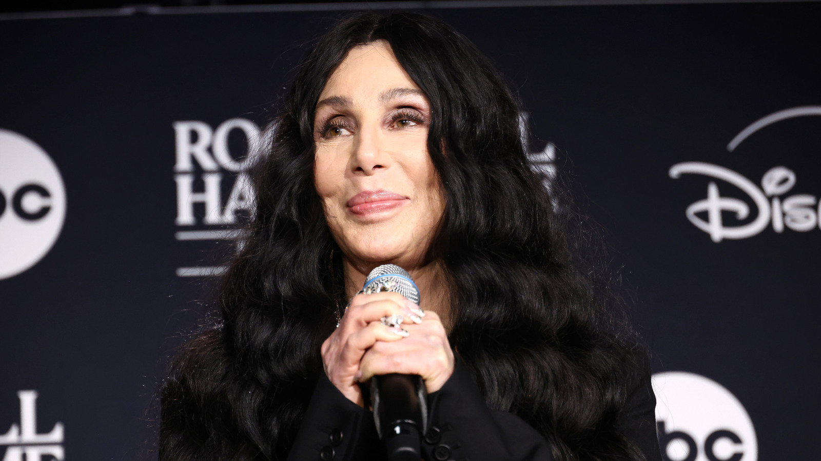 Banderas rojas en la historia de la relación de Cher de las que todos podemos aprender