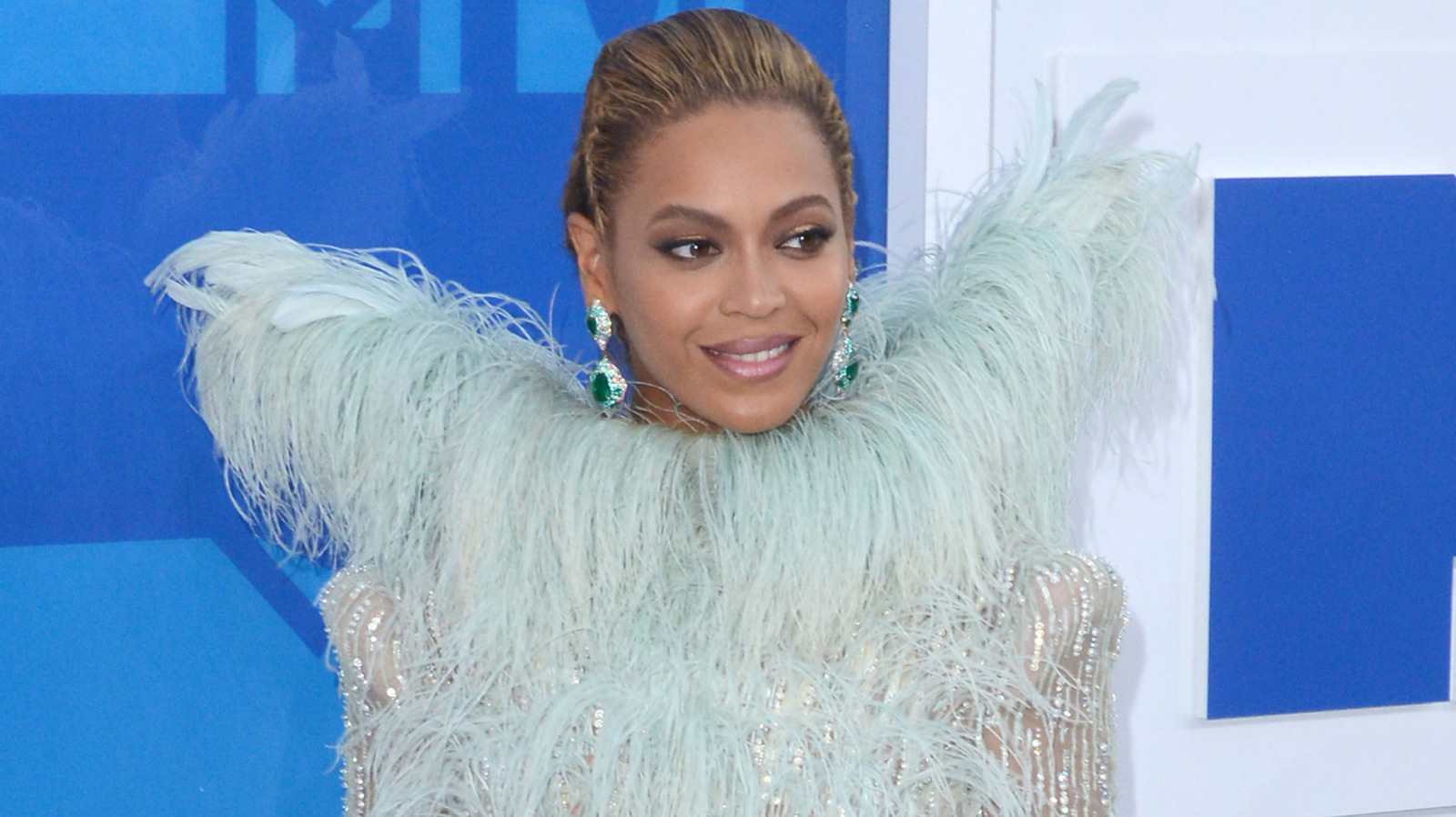 5 celebridades que tuvieron momentos icónicos de belleza y moda en 2016