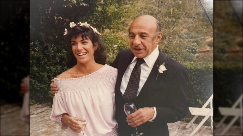 Hilary Farr y su padre el día de su boda