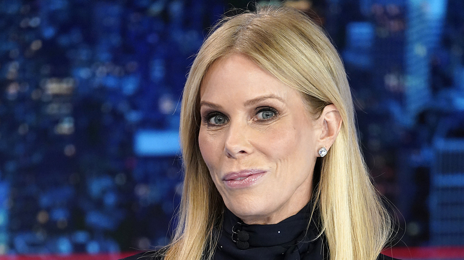 Cheryl Hines debería haberse mirado en el espejo antes de cometer este error de novato en el maquillaje de labios