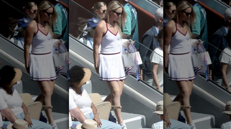 Lindsey Vonn llega a un partido de tenis en los Juegos Olímpicos de París