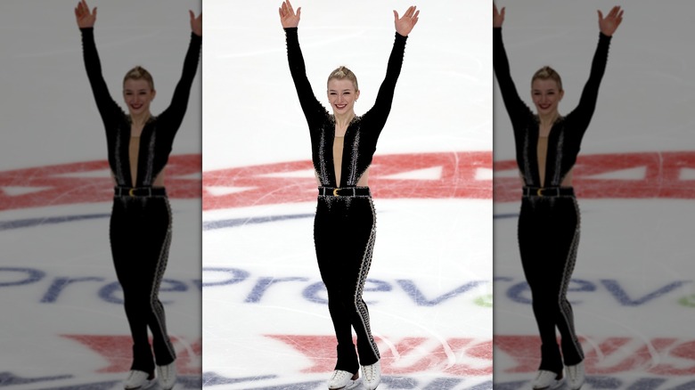 Amber Glenn patina en el programa corto femenino durante el campeonato de patinaje artístico de EE. UU. en Nationwide Arena el 25 de enero de 2024.