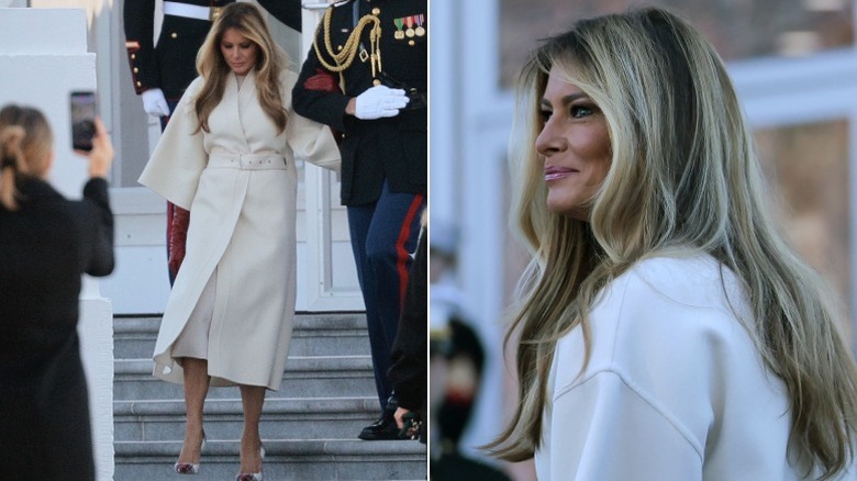 Melania Trump baja las escaleras de la Casa Blanca