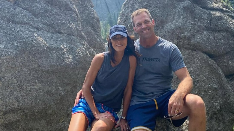 Kristi Noem y Bryon Noem sonriendo