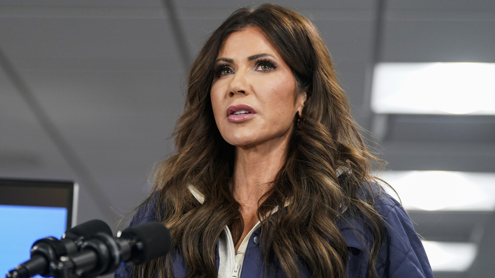 Señales evidentes de que el matrimonio de Kristi Noem pende de un hilo