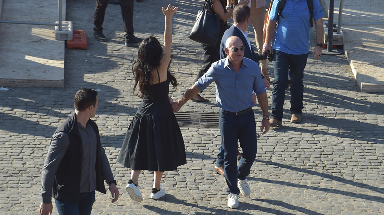 Lauren Sánchez y Jeff Bezos se ven el 15 de octubre de 2022 en Roma, Italia (2022)