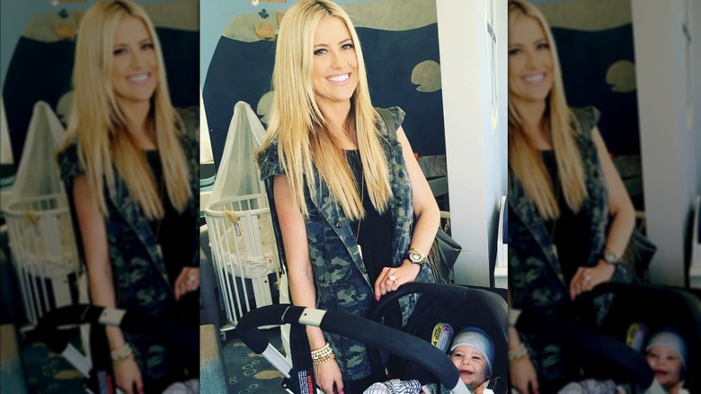 Christina Haack junto a su bebé en un cochecito