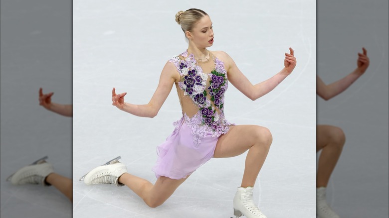 La patinadora artística Kimmy Repond realiza una rutina en los Juegos Olímpicos de Invierno de 2026