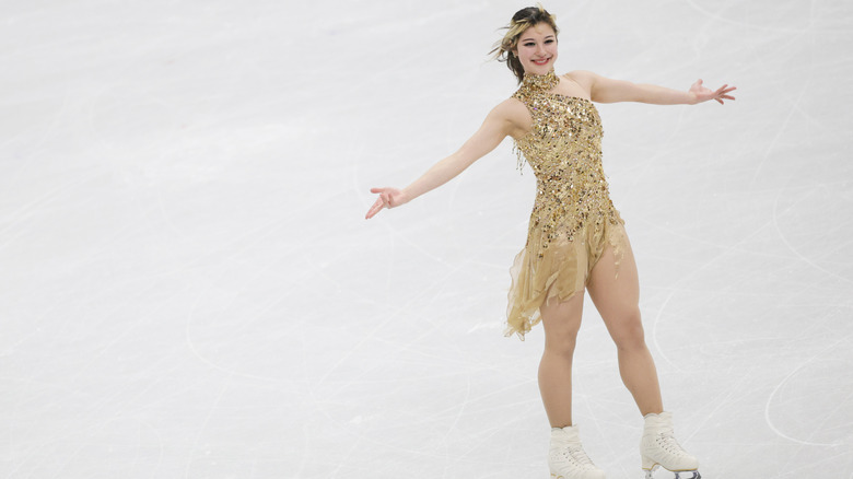 Alysa Liu realiza una rutina de patinaje artístico en solitario en los Juegos Olímpicos de 2026
