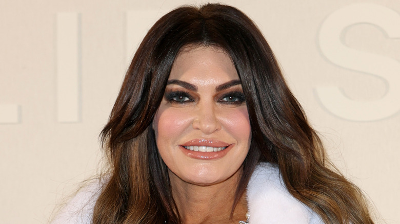 Kimberly Guilfoyle con una chaqueta blanca