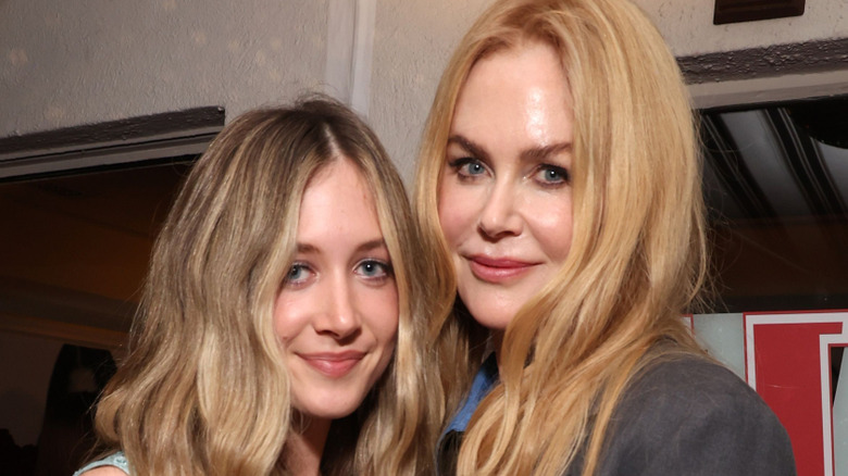 Sunday Rose Kidman Urban y Nicole Kidman asisten a la fiesta anual de mejores actuaciones de la revista W en Chateau Marmont el 4 de enero de 2025 en Los Ángeles, California (2025)