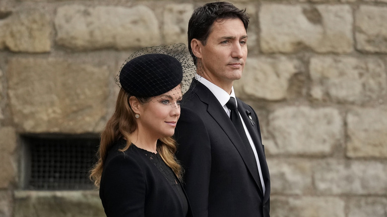 Sophie Grégoire Trudeau y Justin Trudeau con trajes negros