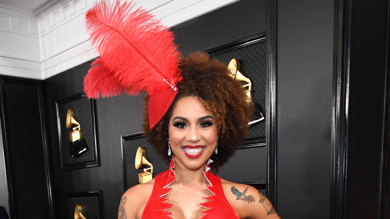Nadie olvidará jamás el atuendo inapropiado de Joy Villa alabando a Trump en los Grammy 2020