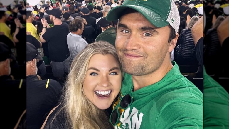 Erika y Charlie Kirk en un juego