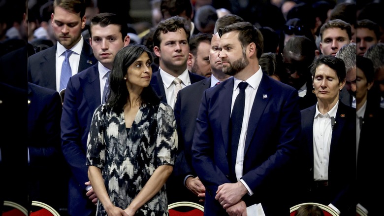 Usha Vance y JD Vance en la misa del Viernes Santo