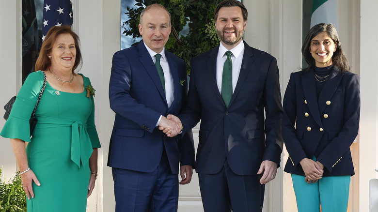 Usha Vance y JD Vance en el día de San Patricio con Taoiseach Micheál Martin y Mary O'Shea