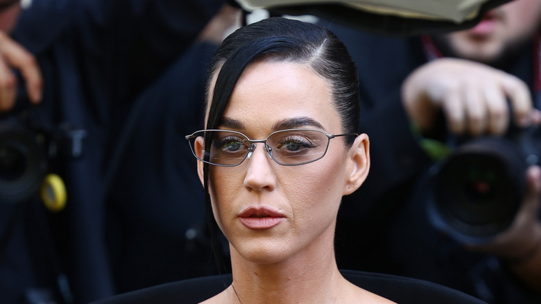 Katy Perry con gafas