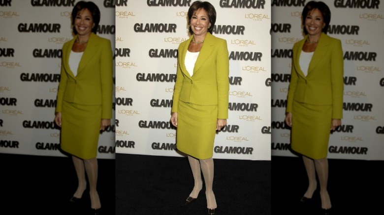 Jeanine Pirro llegando a un evento de premiación
