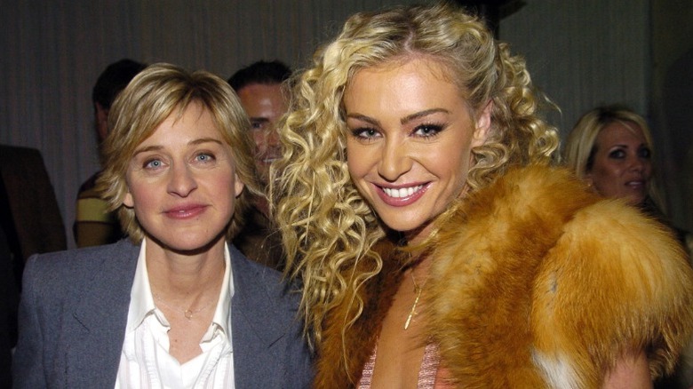 Ellen DeGeneres y Portia de Rossi en un evento de VH1