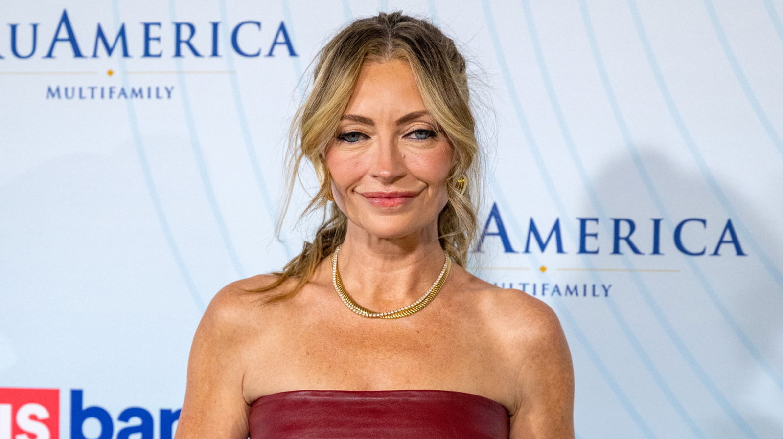 Fotos de lado a lado destacan la cirugía plástica de Rebecca Gayheart