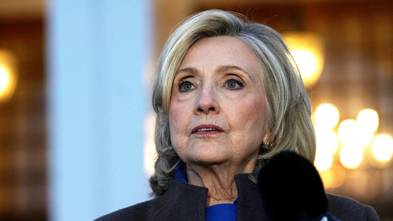 No podemos dejar de mirar la transformación del rostro de Hillary Clinton a lo largo de los años