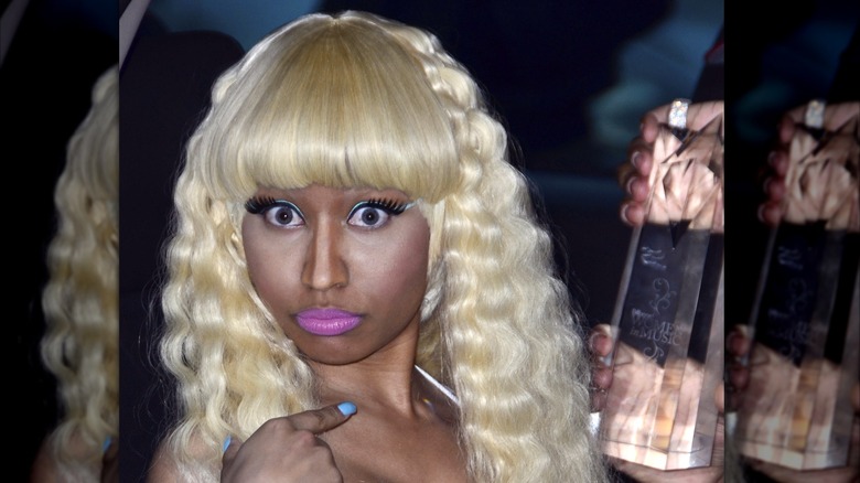 Nicki Minaj con peluca rubia