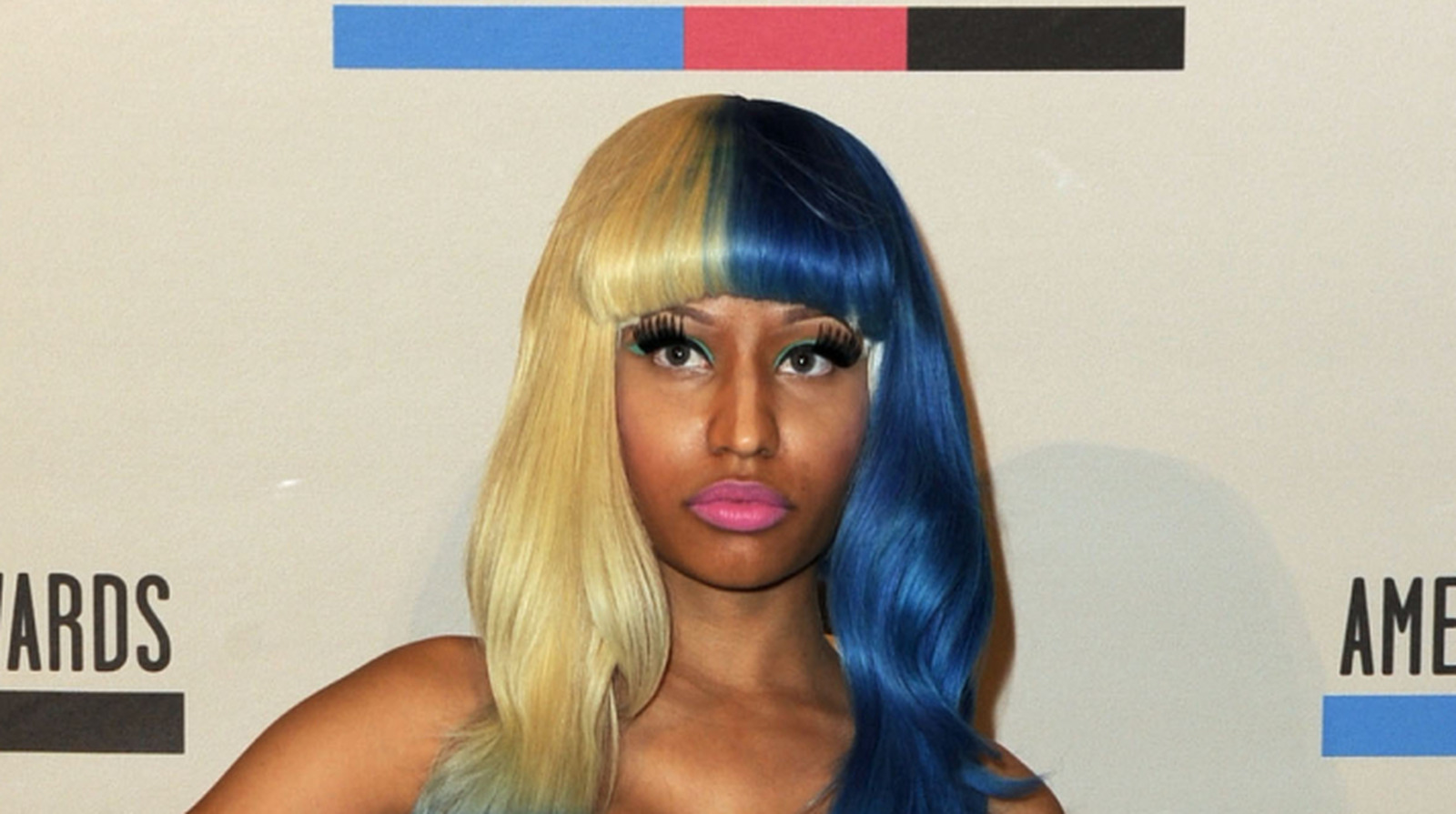 Le rogamos a Nicki Minaj que consiga otro MUA después de ver estas fotos