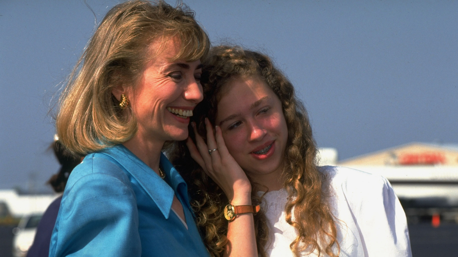 El rostro de Chelsea Clinton ha cambiado totalmente desde que su padre Bill fue presidente