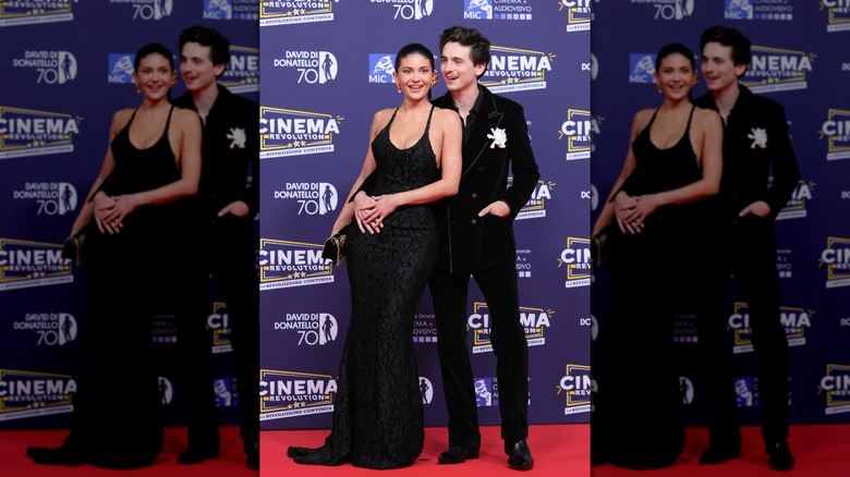 Kylie Jenner y Timothée Chalamet abrazados en la alfombra roja
